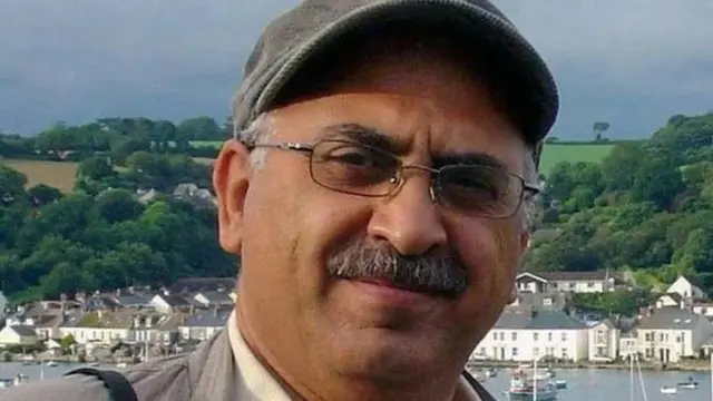 انوشه آشوری