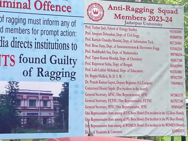 র‍্যাগিং বিরোধী হোর্ডিং দেওয়া আছে বিশ্ববিদ্যালয়ের নানা দিকে