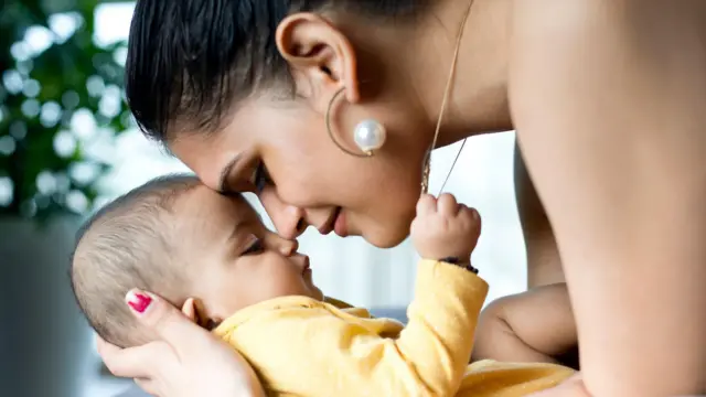 માતાપિતા એ સુગંધને ખૂબ સારી રીતે જાણે છે જે તેમનાં પોતાનાં બાળકોમાંથી આવતી હોય છે