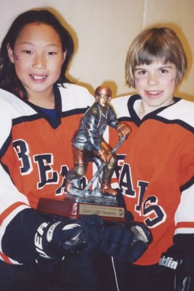 마리사는 8살 때부터 동생과 함께 하키를 시작했다