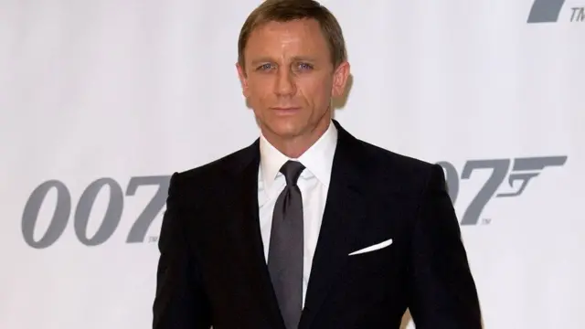 A estrelaluva de pedreiro luva betJames Bond, Daniel Craig