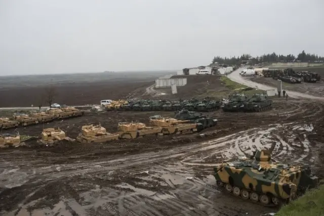 Suriye sınırı yakınlarındaki Türk tankları