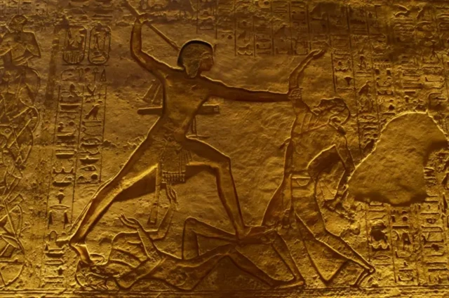 نقش برجسته رامسس دوم بر روی دیوارهای معبد ابوسمبل 