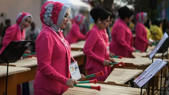 Performers play instruments