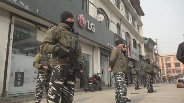 શ્રીનગરના લાલ ચોક પર સુરક્ષા દળો