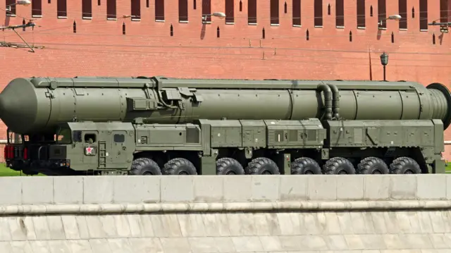 موشک بالستیک قاره پیمای اتمی توپل ام