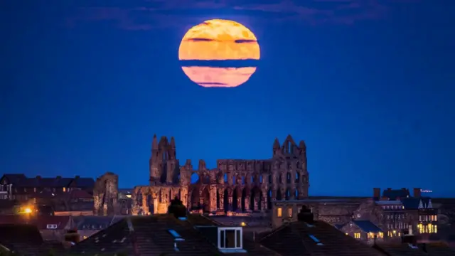 bulan super, inggris