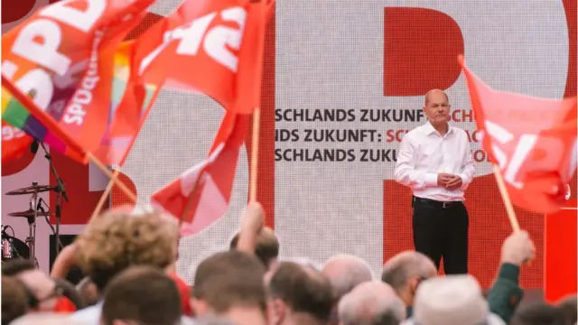 SPD adayı Olaf Scholz