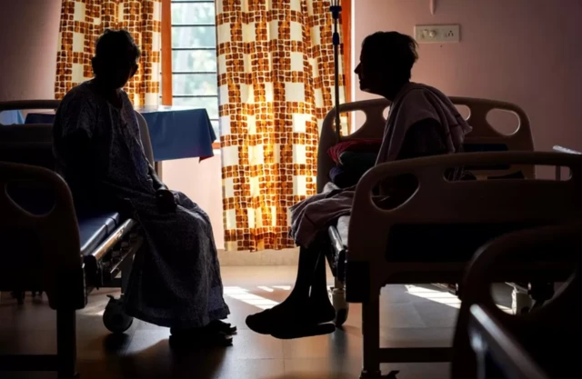 အိန္ဒိယ၊ သက်ကြီးရွယ်အို၊ ကာရဲလား၊ လူသူကင်းမဲ့တဲ့မြို့