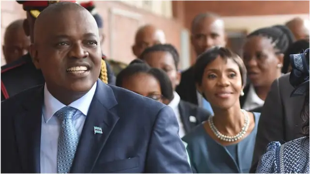 Bw. Mokgweetsi Masisi alichukua hatua za kupunguza ushawishi wa mtangulizi wake kama rais wa zamani