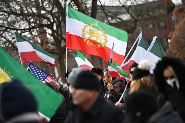 Эрондаги намойишчилар.