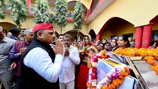 अखिलेश यादव