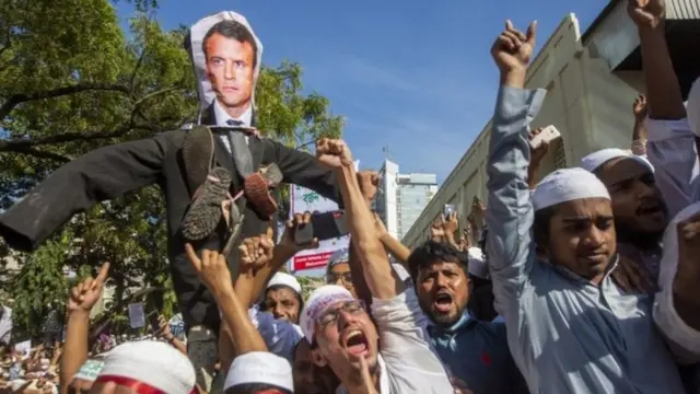 متظاهرون مناهضون للرئيس ماكرون