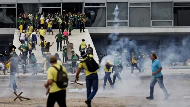 Bolsonaristas na rampa do Palácio do Planalto