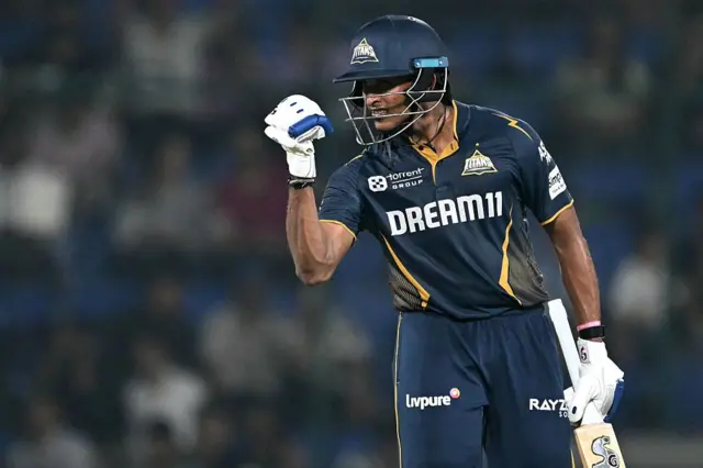 ஆர்சிபி, மும்பை ஆட்டத்துக்கு எதிர்பார்ப்பு ஏன்? 