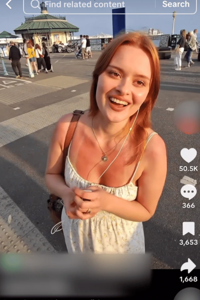 لقطة شاشة من فيديو أوناغ على تيك توك. تظهر فيه وهي تعبر الطريق وتجري محادثة، وقد تم تصوير الفيديو من منظور الشخص الذي كانت تتحدث إليه.