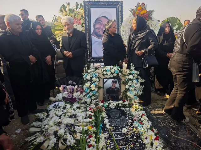 عزاداران در ۱۸ فوریه ۲۰۲۶ در بهشت زهرا تهران گرد هم آمده‌اند تا در پایان مراسم چهلم، یاد معترضان کشته‌شده در جریان اعتراضات ضدحکومتی اخیر را گرامی بدارند. حاضران با در دست داشتن گل و حضور بر سر مزار جان‌باختگان، در آیین‌های یادبود شرکت کرده‌اند.