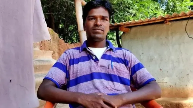 ਮੰਜੂ ਦਾ ਸਾਥ ਦੇਣ ਵਾਲੇ ਉਸ ਦੇ ਚਚੇਰੇ ਭਰਾ ਅਤੇ ਪੇਸ਼ੇ ਤੋਂ ਪ੍ਰਾਈਵੇਟ ਸਕੂਲ ਵਿੱਚ ਅਧਿਆਪਕ ਸੁਕਰੂ ਓਰਾਂਵ