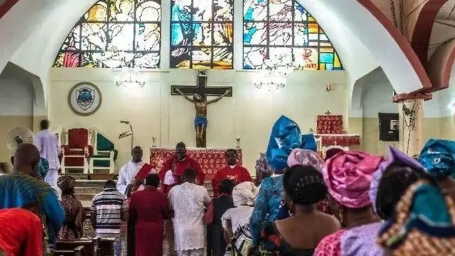 Awọn olujọsin ni ṣọọṣi