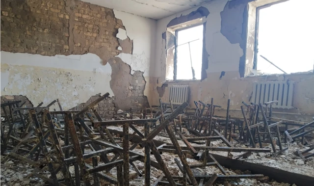 Максат айылында өрттөнгөң мектептин окуу бөлмөсү