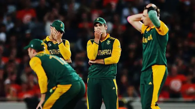 Katta qora tanlilar bitta ayolni sikishadi