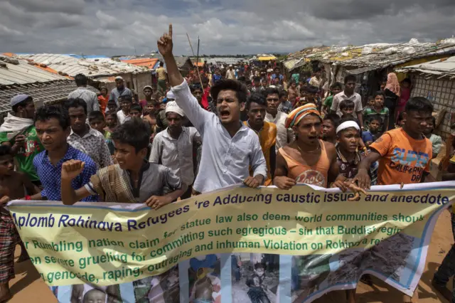 ဆန္ဒပြနေတဲ့ ဘင်္ဂလားဒေ့ရှ်နိုင်ငံရောက် ရိုဟင်ဂျာဒုက္ခသည်