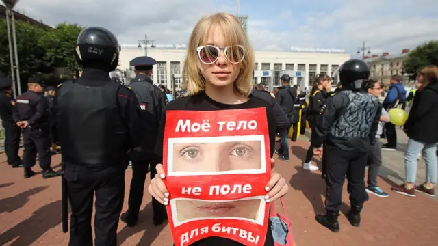 Митинг в поддержку сестер Хачатурян в Санкт-Петербурге