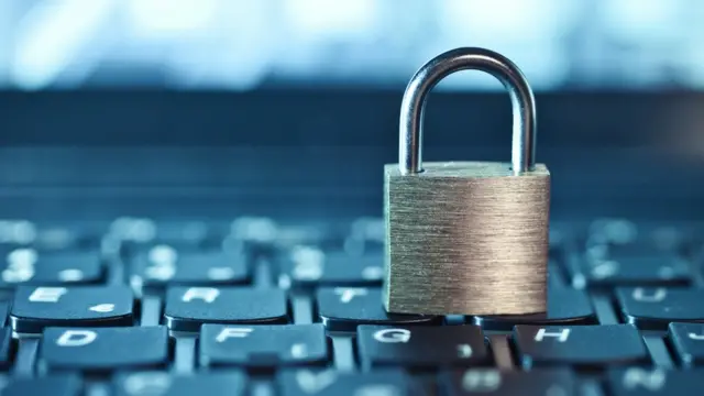 உங்களது அந்தரங்கத்தை அபகரிக்க நினைக்கும் ஹேக்கர்கள்; பாதுகாப்பது எப்படி?