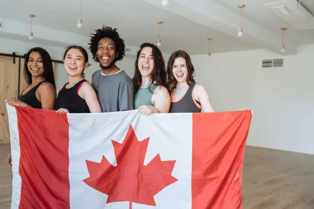 Internal students fro Canada hold di kontri flag
