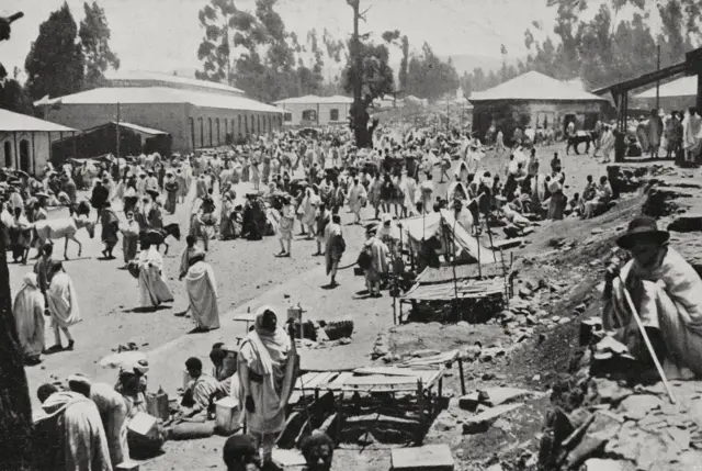 የቀድሞው የአዲስ አበባ ዋና አውራ ጎዳን እአአ በ1927 በጣልያን ጋዜጣ ላይ የወጣ ምሥል 