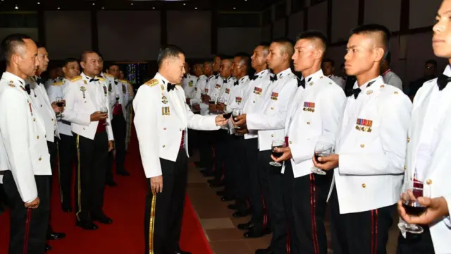 ဒုချုပ်ဘယ်လိုတိုက်ခိုက်ခံရလဲ