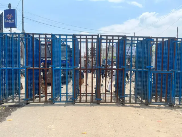 নবান্নগামী সমস্ত রাস্তায় এভাবেই ব্যারিকেড তৈরি করা হয়েছিল