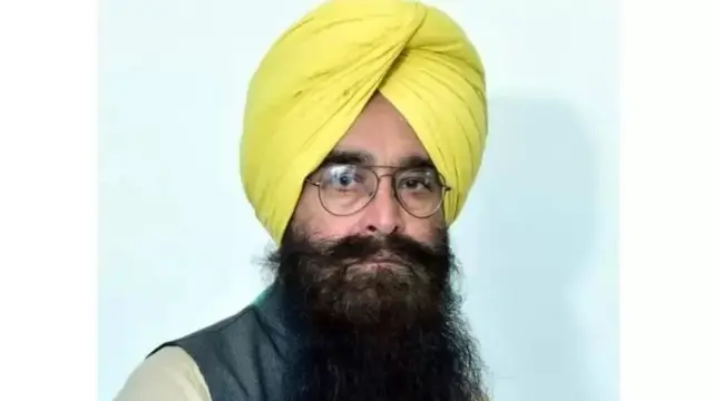 ગુરમીતસિંહ ખુડિયાં શ્રી મુક્તસર સાહિબ જિલ્લાના ખુડિયાં મહાં સિંહ ગામના રહેવાસી છે