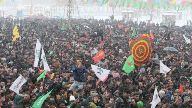 HDP Van Nevruzu, kar altında yapıldı