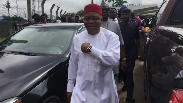 Tori be say security first block Senators wey no dey support Presido Muhammadu Buhari not to enta di National Assembly complex but dem don allow dem now.