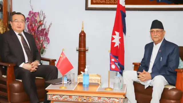 ओलीसँग चिनियाँ अधिकारी