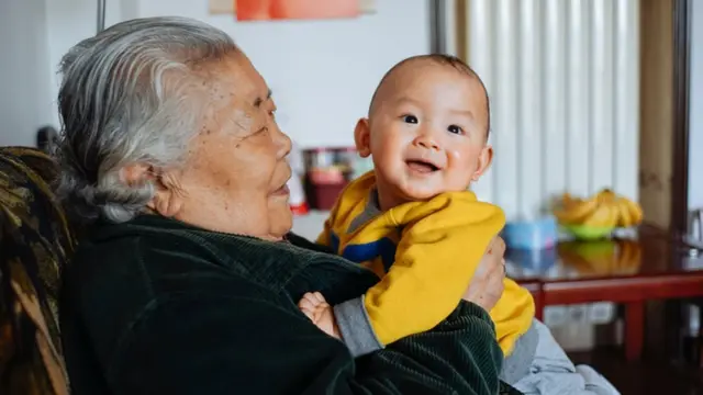 الجدة والطفل