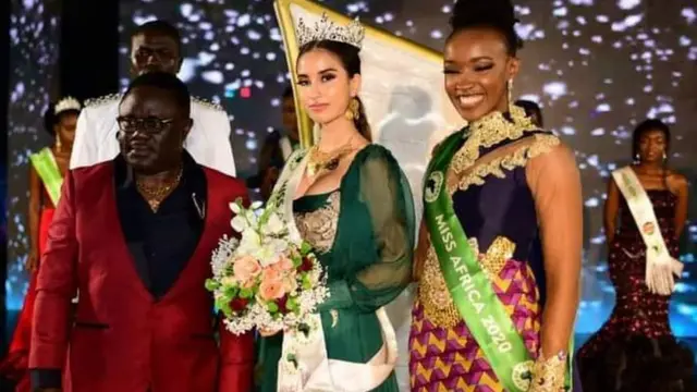 Yalangoch plyaj videolar Sevgilisi tomosha qilayotganda nevarasini erkalayotgan buvining porno videosi