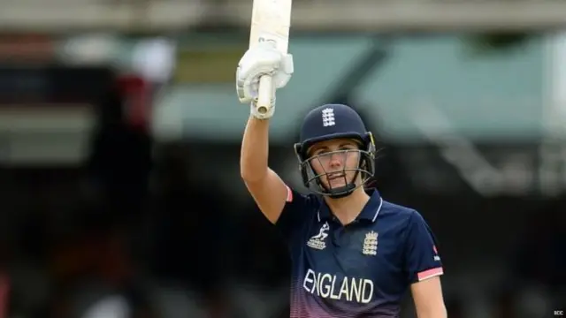 அரைச்சதம் அடித்த ஸ்கிவர்