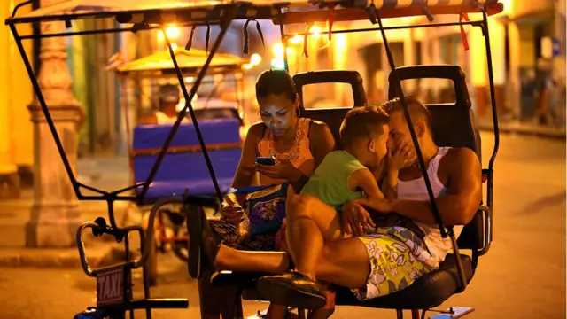 Cubanos na rua