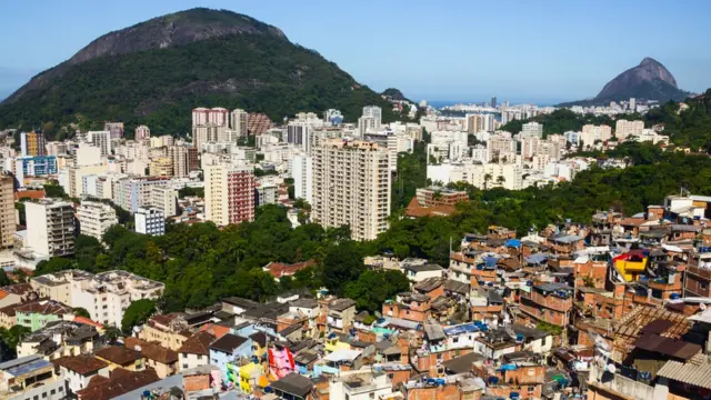 Imagem mostra favela próxima à área residencial7games apk games androidrenda mais alta no Rio7games apk games androidJaneiro