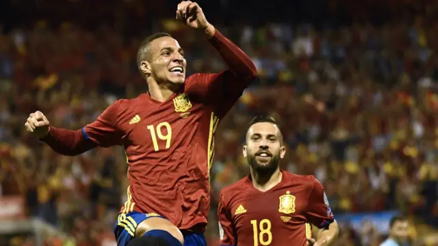 Rodrigo celebra un gol