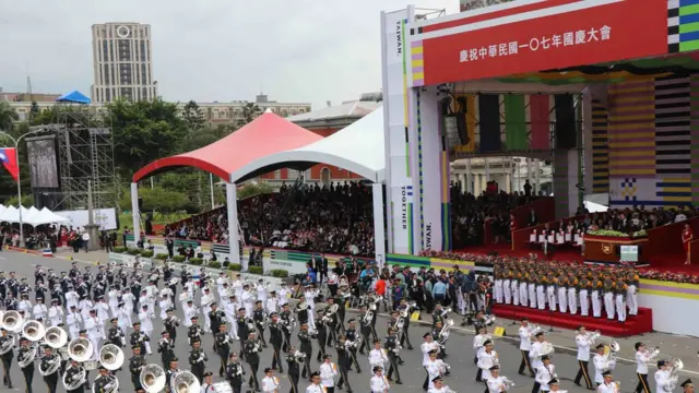 双十节庆典现场,台湾三军乐队表演