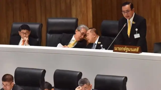 นายกฯ ลุกขึ้นพูดในสภา