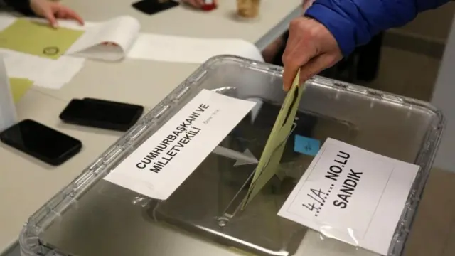 14 mayda keçirilən seçkidəki seçki qutusu