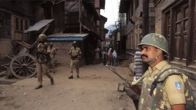 1998થી 2004 દરમિયાન ભાજપની ગઠબંધન સરકાર હતી ત્યારે ભારતના લોકશાહી રેન્કિંગમાં ખાસ ઘટાડો થયો ન હતો.