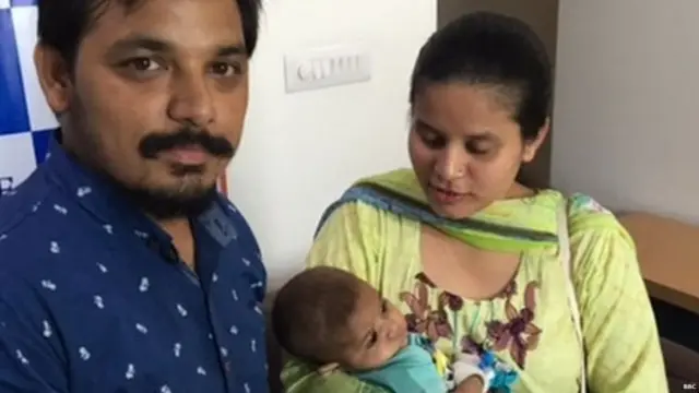 ریحان اپنے والدین کے ساتھ