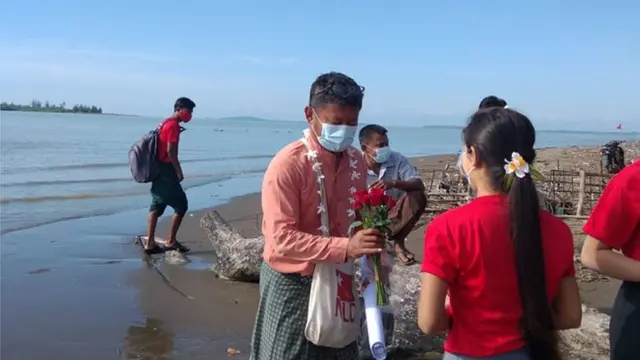 ဖမ်းခံရတဲ့ အမတ်လောင်းသုံးဦးထဲမှာ ဦးမင်းအောင်ဟာ ရခိုင်ပြည်နယ်အစိုးရအဖွဲ့ရဲ့ စည်ပင်ဝန်ကြီးဟောင်း ဖြစ်ပါတယ်။