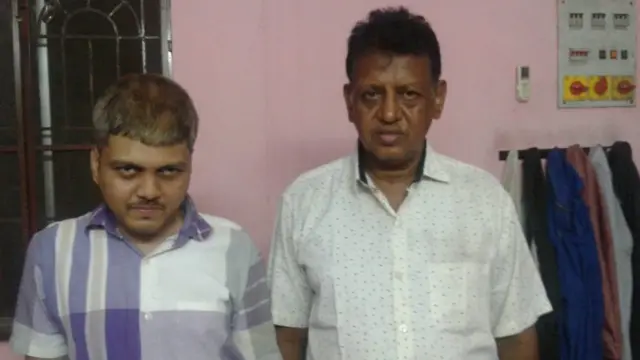 மகன் விஜய் ஆனந்துடன் தந்தை ஜெயகோபி