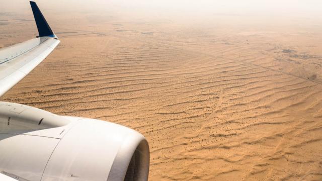 Desierto árabe visto desde un avión
